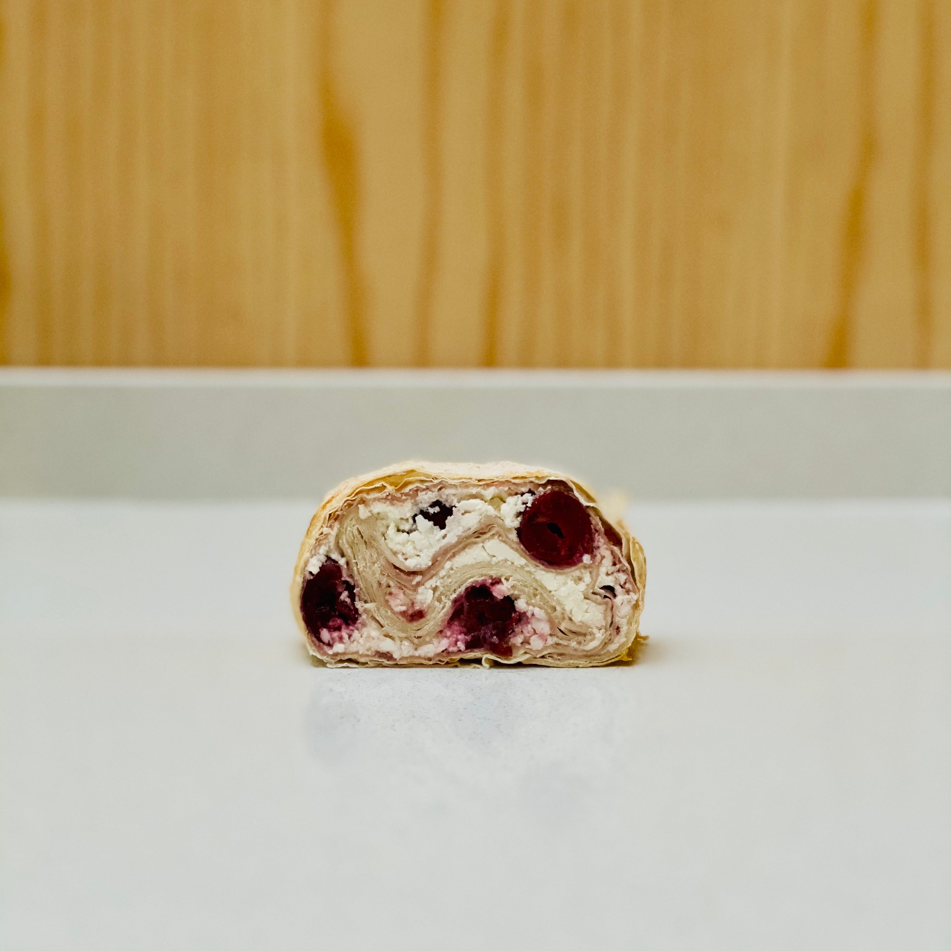 Tvarohová Lavaš štrúdľa s višňami