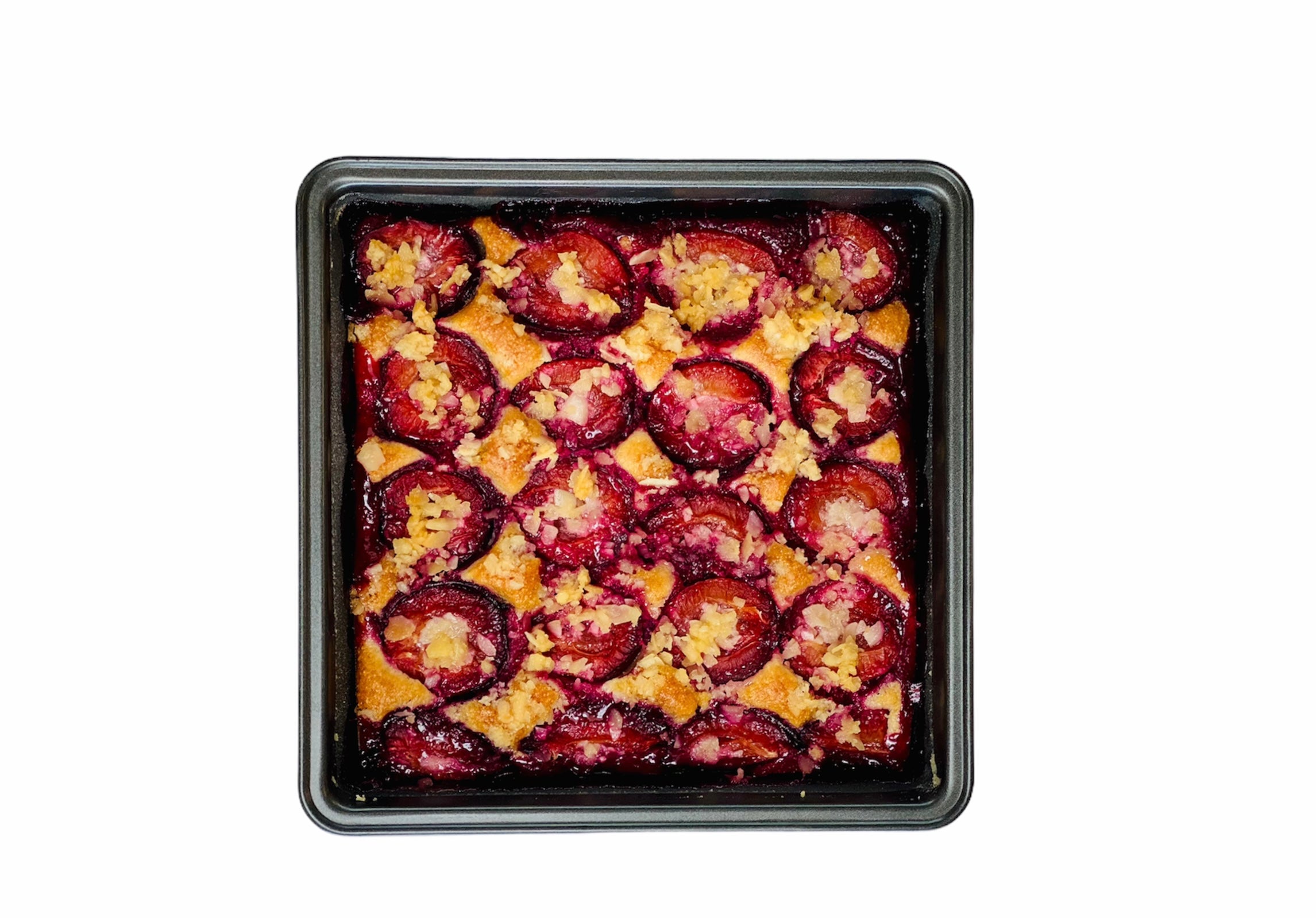 Slivkový koláč s kyslým mliekom a mandľovou posýpkou