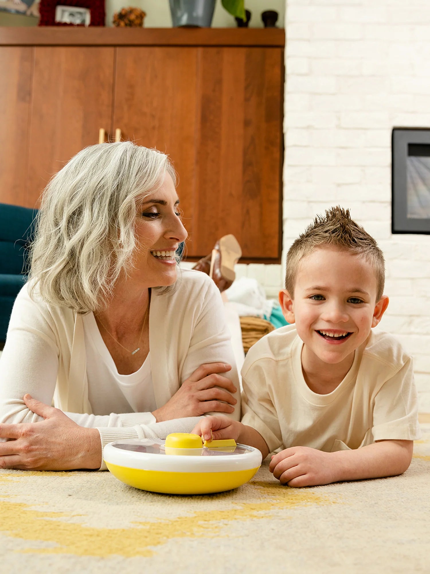 Göbe Spinner SLIDE (veľký) - boxík s tlačidlom pre najmenších so 4 priehradkami žltý