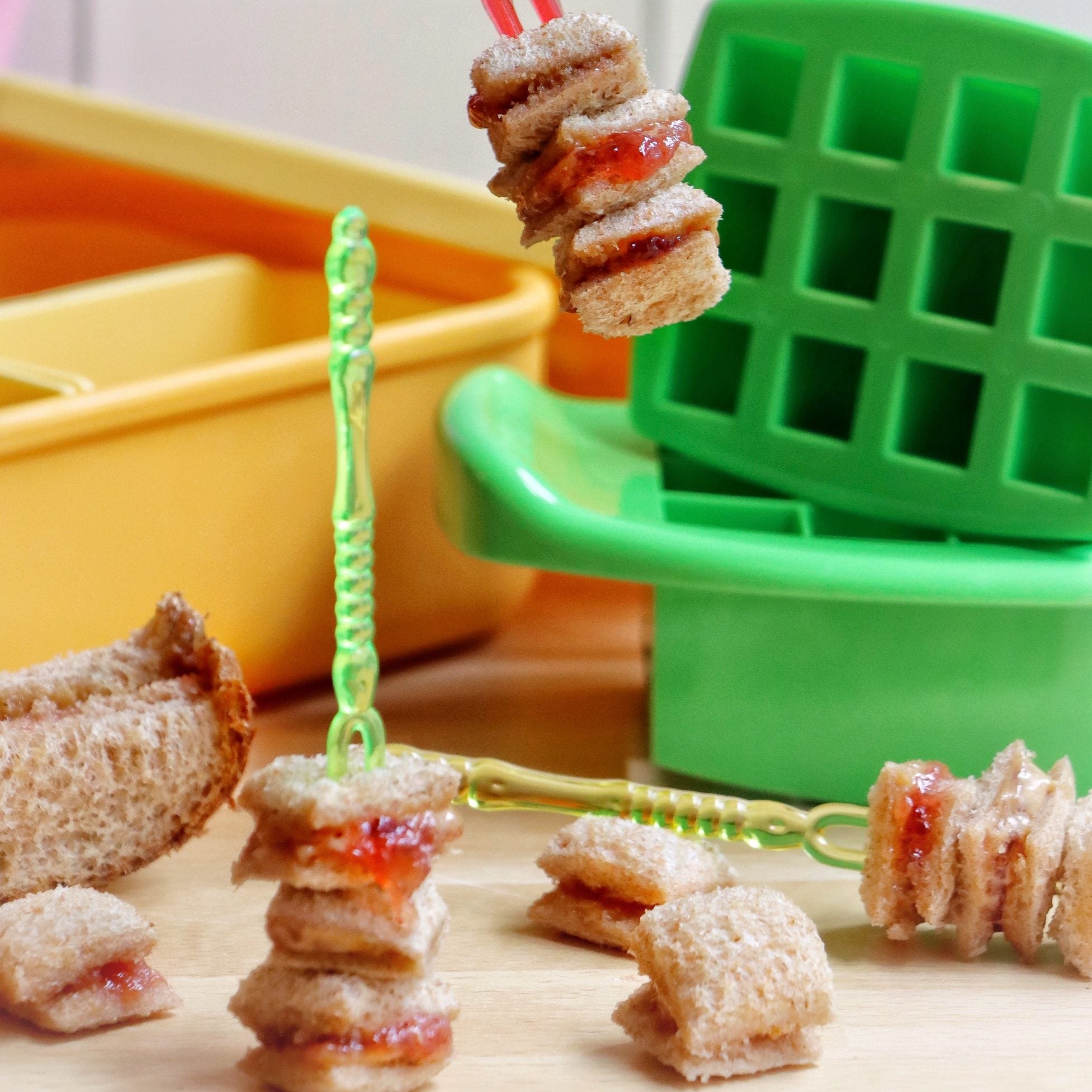 Sendvičové vykrajovátko FUNBITES štvorce zelené