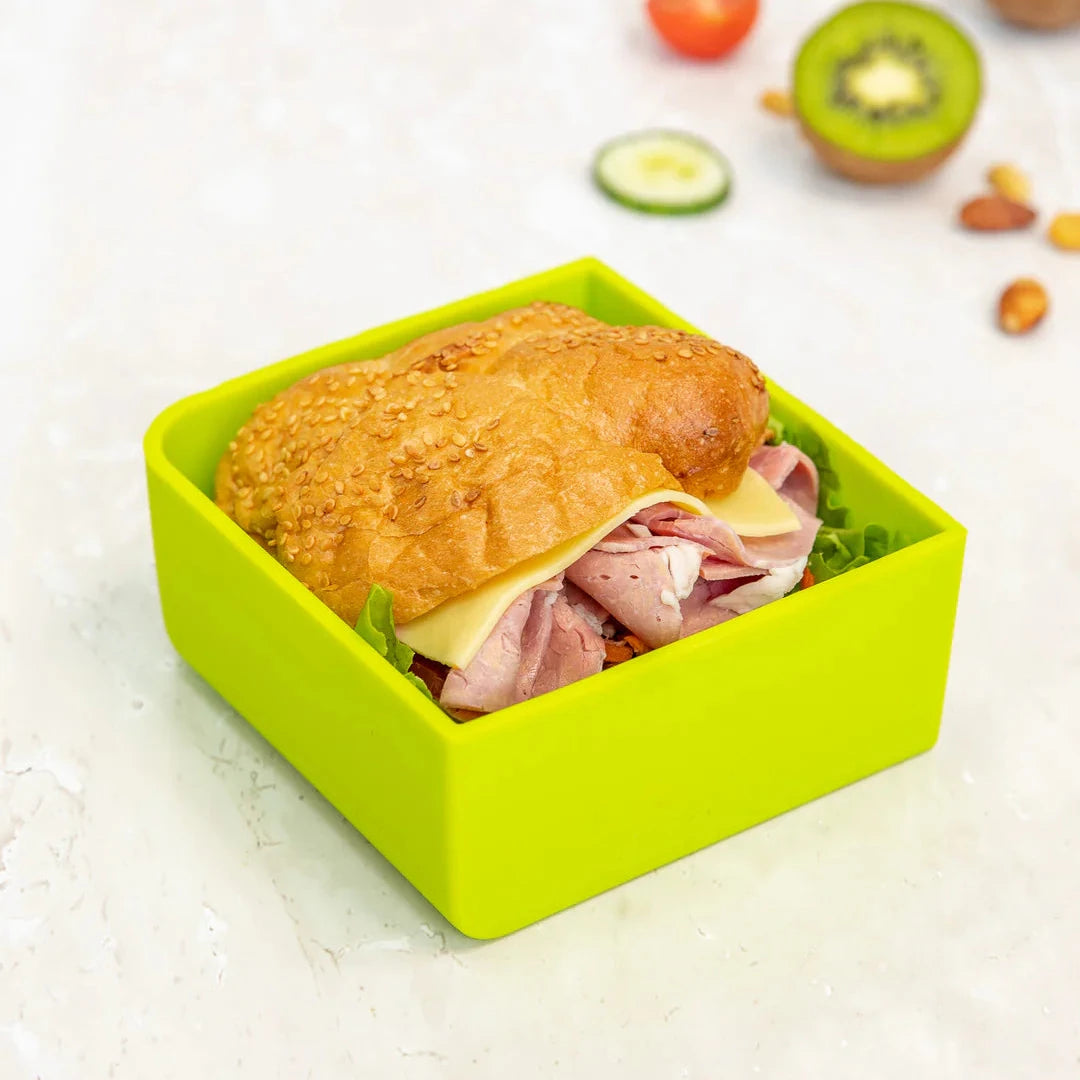 MontiiCo FEAST štvorcová silikónová tácka Matcha