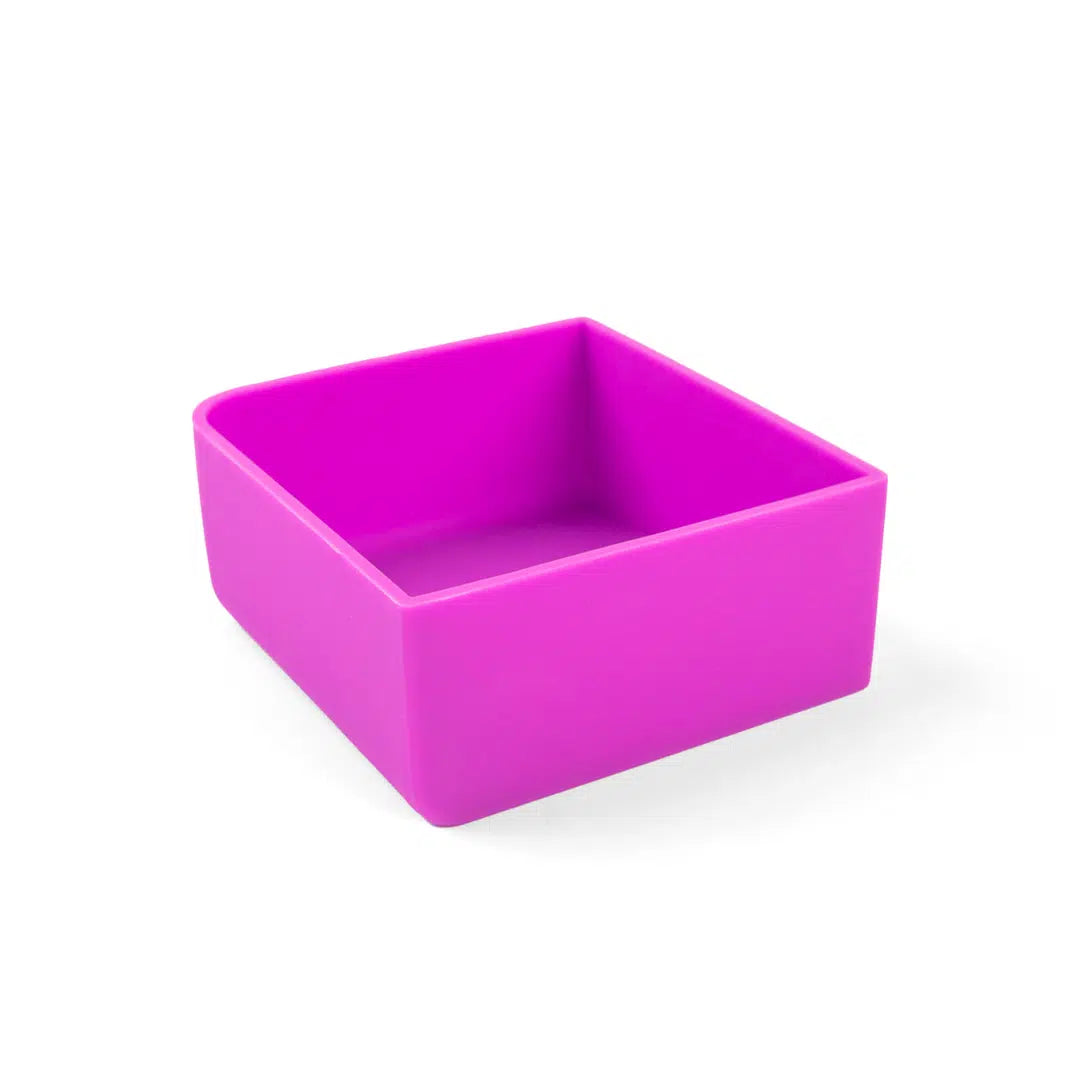 MontiiCo FEAST štvorcová silikónová tácka Fuchsia