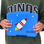 Načítať obrázok do zobrazovača galérie, Yumbox Snack 3 oddelenia pravá modrá s potlačou (raketa)
