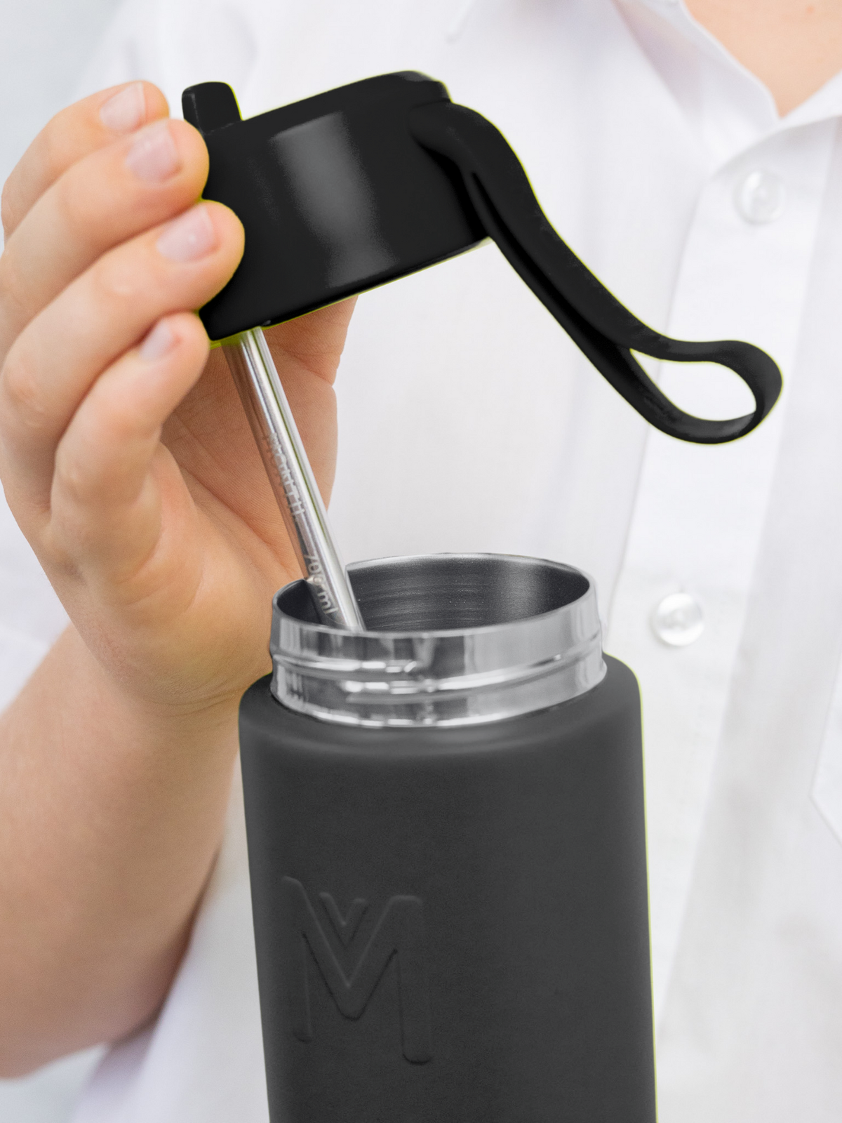 Montii Fusion 475ml - termofľaša so silikonovým chráničom a nerezovou slamkou - čierna