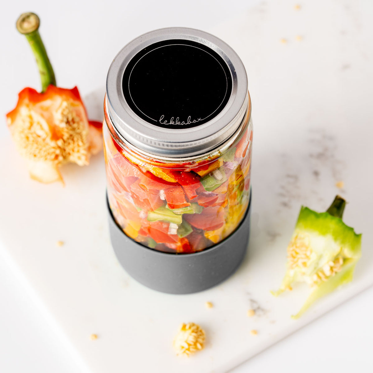Lekkabox Meal Prep - sklenená nádoba s viečkom so silikónovým chráničom  500ml sivá