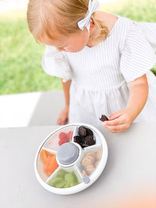 Göbe Snack Spinner - boxík s tlačidlom pre najmenších s 5 priehradkami sivý