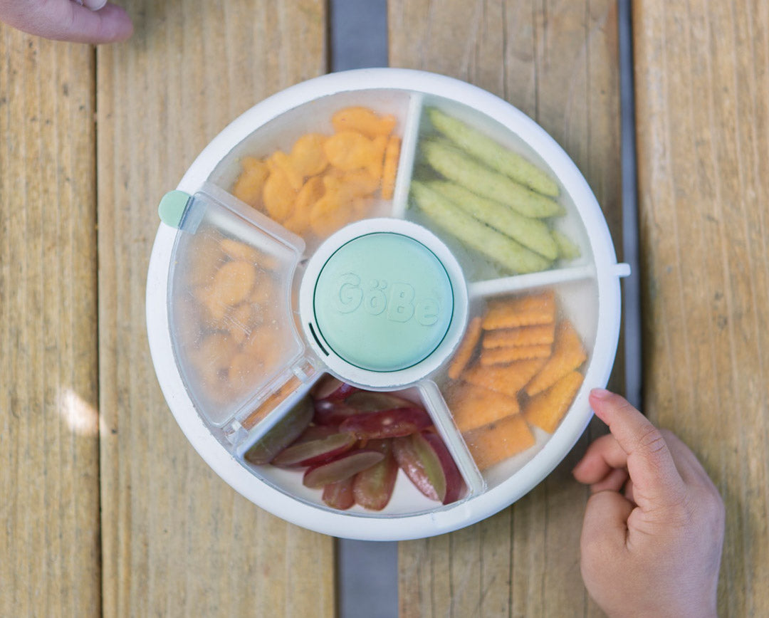 Göbe Spinner FLIP (malý) - boxík s tlačidlom pre najmenších s 5 priehradkami mentolová