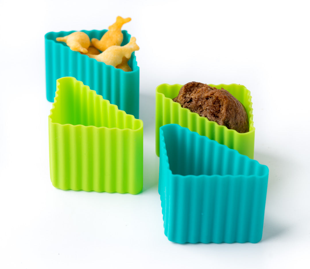 Sada 4 silikónových formičiek pertrolejovo jablková Lekkabox - trojuholníky